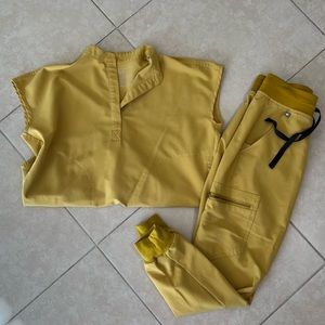 Rafaela™ Oversized Scrub Top XXS and Zamora™ Jogger Scrub Pants XXS PETITE